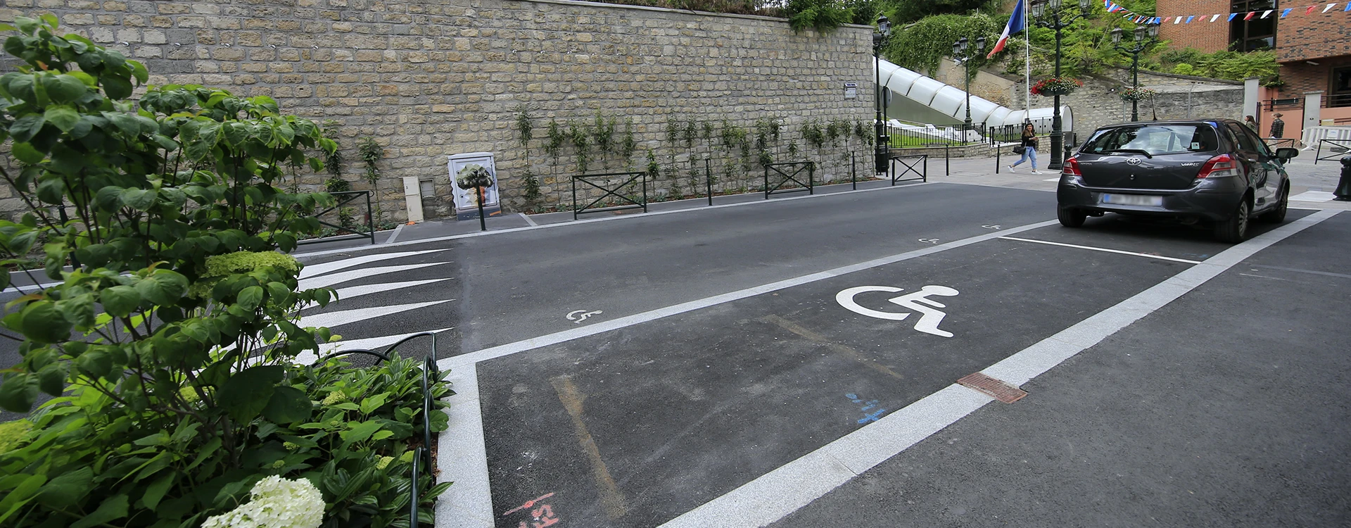 Emplacements réservés aux personnes à mobilité réduite