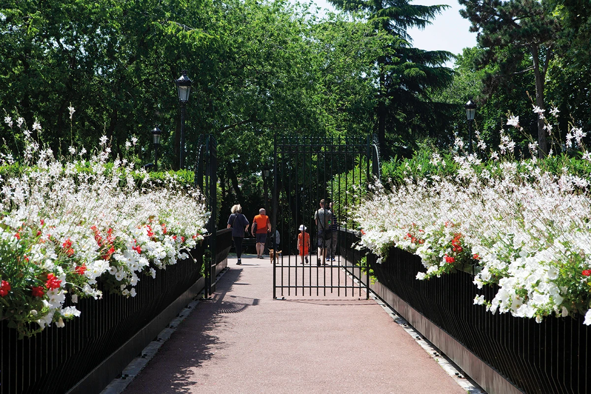 ville-de-puteaux-passerelle république