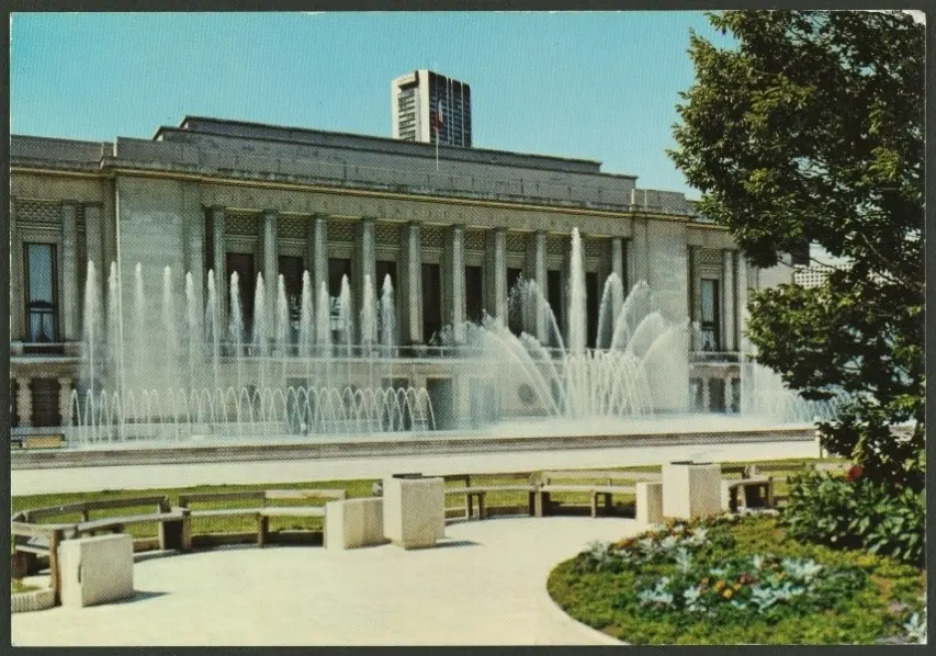 Hotel de Ville et son esplanade