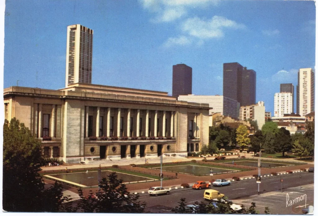 Vue de l'Hôtel de Ville et de l'esplanade